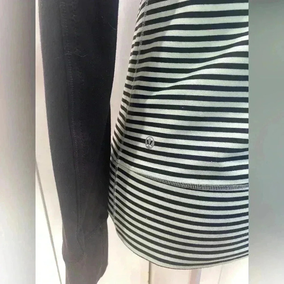 Lululemon Daily Yoga Jacket Sz 4 - Picture 5 of 8